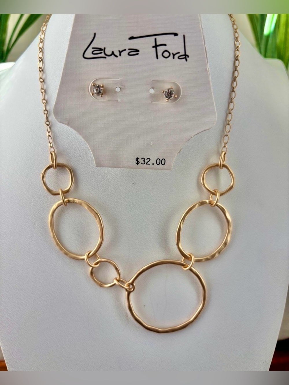 Laura Ford Goldtone hammered irregular open circle shapes & earring set